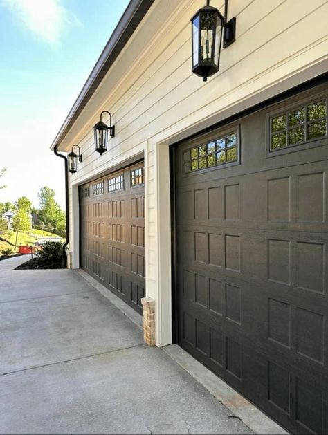Professional garage door repair service in Sarasota, United States