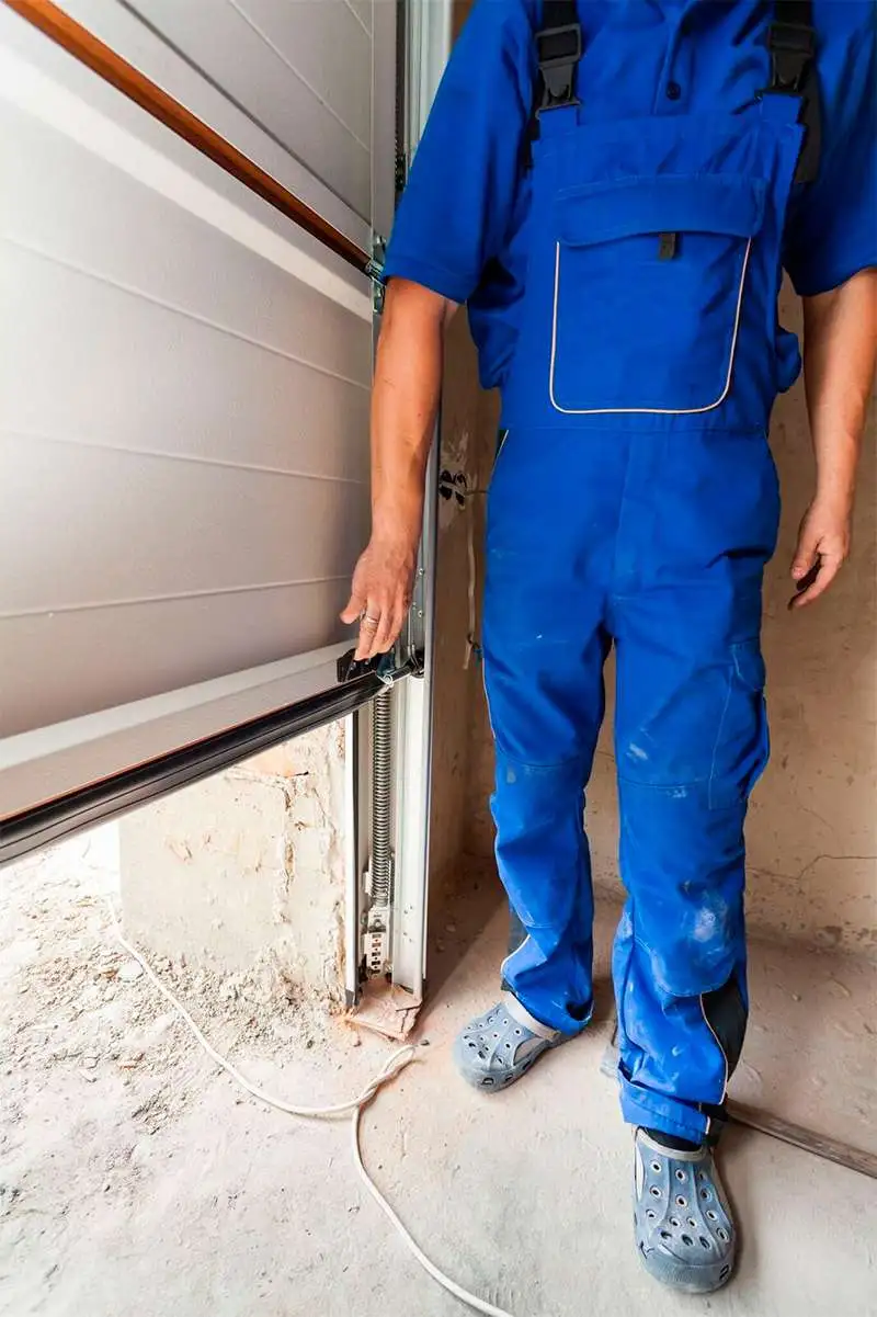 Emergency Garage Door Repair Service - 24/7 Available - Sarasota Garage Door Experts