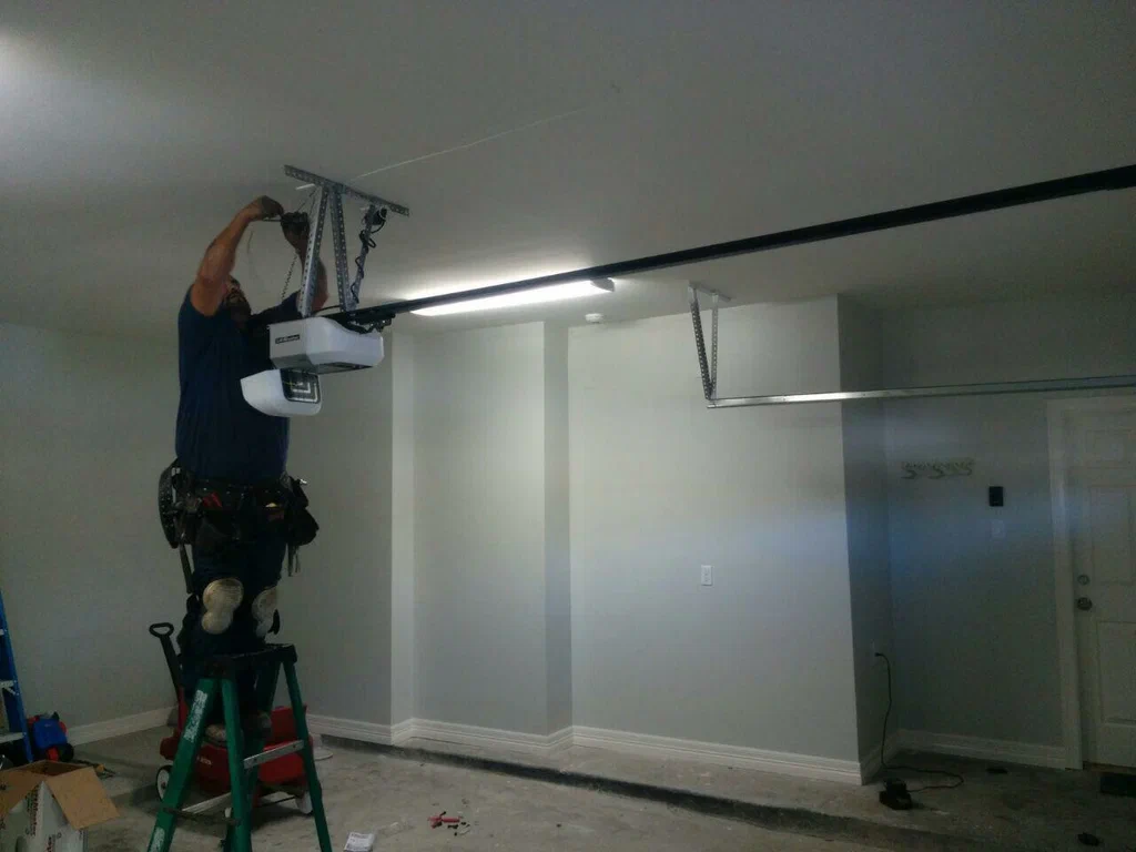 Professional garage door repair service in Sarasota